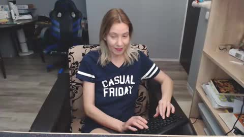 hanna_ha online show from 02/14/25, 07:44
