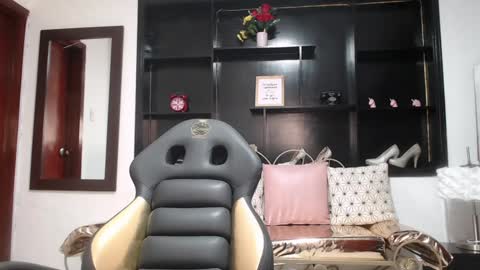 Snapshot of hanna_lamber chatting on 01/21/25, 11:02 hanna_lamber online show from 01/21/25, 11:02
