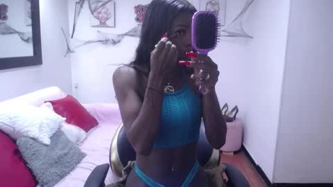 hanna_lamber online show from 10/30/25, 12:17