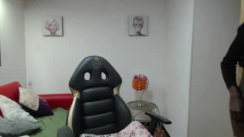 hanna_lamber online show from 03/31/26, 11:21