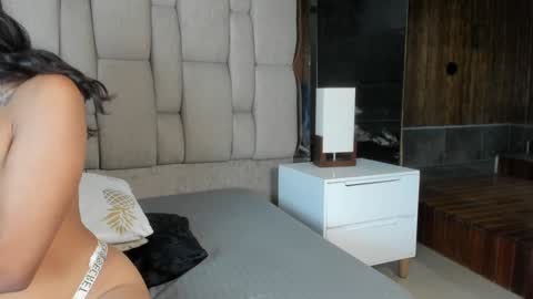 Hanna lens online show from 01/27/25, 04:33