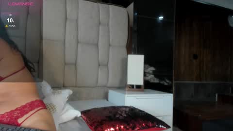 Hanna lens online show from 02/22/25, 03:25