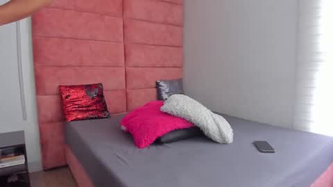 Hanna lens online show from 11/26/25, 06:31