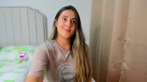 Snapshot of hannaa86 chatting on 09/22/25, 11:29 Hanna online show from 09/22/25, 11:29