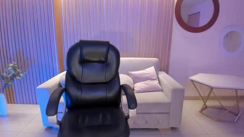  Hanna Connor  online show from 03/03/25, 10:20