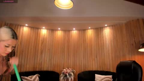  Hanna Connor  online show from 02/15/26, 11:45