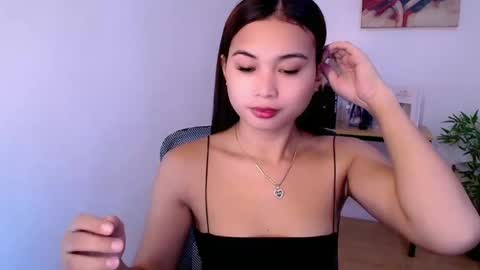 Snapshot of hannah_davis69 chatting on 06/11/26, 03:15 Alex online show from 06/11/26, 03:15