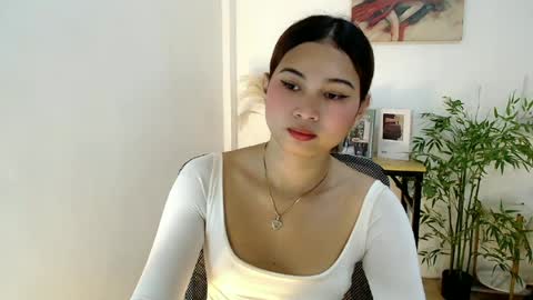 Snapshot of hannah_davis69 chatting on 06/16/26, 02:47 Alex online show from 06/16/26, 02:47