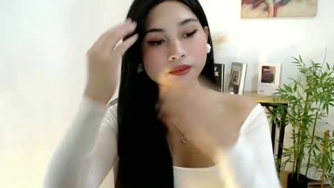 Snapshot of hannah_davis69 chatting on 06/18/26, 02:56 Alex online show from 06/18/26, 02:56