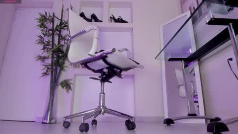 HANNAH HOWELL online show from 02/05/26, 08:30