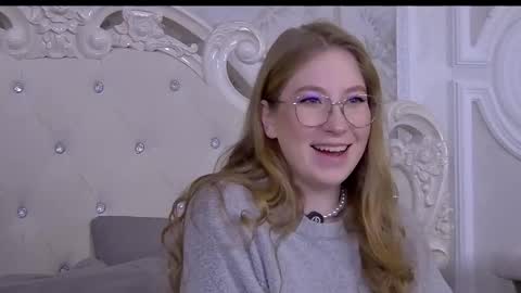 Snapshot of hannahmonttana chatting on 10/08/25, 03:37 Pearl online show from 10/08/25, 03:37