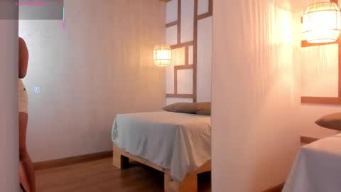 hannahmonttgomery  Help me reach 100 Hands up online show from 09/25/25, 04:32