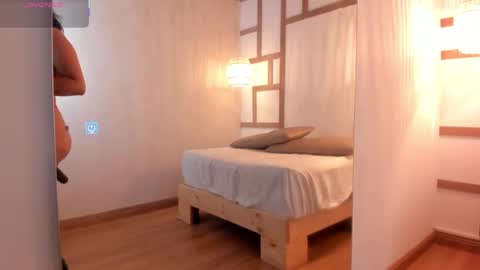 hannahmonttgomery  Help me reach 100 Hands up online show from 09/29/25, 05:07