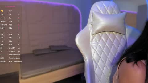 hannahmonttgomery  Help me reach 100 Hands up online show from 01/08/26, 04:42