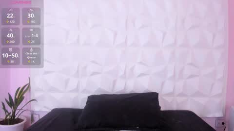 hannahtoons_ online show from 12/18/25, 04:18