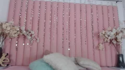 Snapshot of hannahvenza chatting on 12/21/25, 12:45 Hanna Venza online show from 12/21/25, 12:45