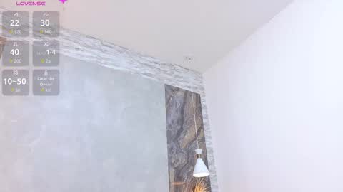 hannaprada1 online show from 12/18/25, 11:38