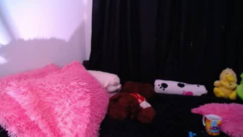 Snapshot of hannaqueen23 chatting on 11/26/25, 05:52 hannaqueen23 online show from 11/26/25, 05:52
