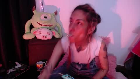 Snapshot of hannaqueen23 chatting on 12/22/25, 06:10 hannaqueen23 online show from 12/22/25, 06:10