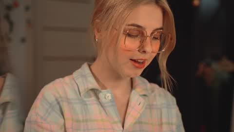 Snapshot of hannasthesia chatting on 12/10/24, 05:39 Hanna online show from 12/10/24, 05:39