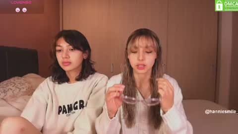 Snapshot of hanniesmile_ chatting on 06/22/26, 09:23 Hannie online show from 06/22/26, 09:23
