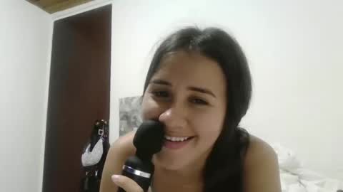 Snapshot of hanny_kail chatting on 09/17/25, 04:25 hanny online show from 09/17/25, 04:25