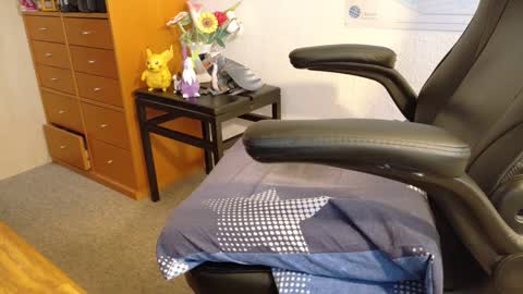 charly online show from 02/08/25, 07:04