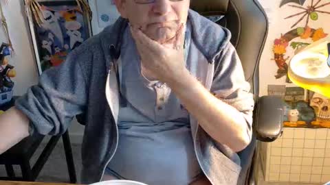 charly online show from 10/16/25, 10:27