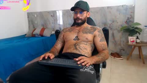 hanz_col online show from 11/05/25, 03:01