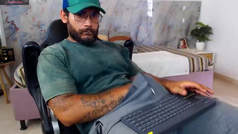 Snapshot of hanz_col chatting on 04/22/26, 02:18 hanz_col online show from 04/22/26, 02:18