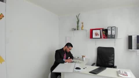 Snapshot of happerquinn_mrhale chatting on 11/28/25, 05:37 Happer Quinn Mr Hale online show from 11/28/25, 05:37