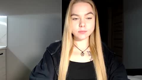 happy_fox_ online show from 12/19/24, 10:42