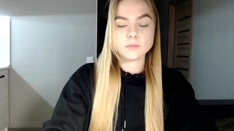 happy_fox_ online show from 01/20/25, 05:27