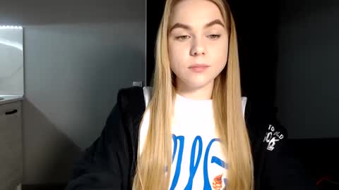 happy_fox_ online show from 02/04/25, 07:44