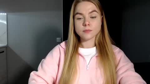 happy_fox_ online show from 02/11/25, 07:59