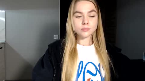 happy_fox_ online show from 02/12/25, 08:07