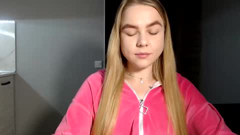 happy_fox_ online show from 02/13/25, 08:55