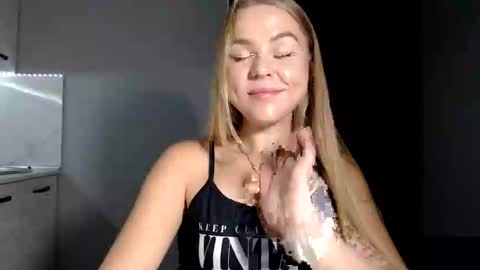 happy_fox_ online show from 09/25/25, 09:40