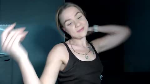 happy_fox_ online show from 11/24/25, 09:47