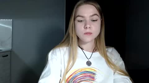 happy_fox_ online show from 04/17/26, 08:45