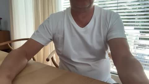 Snapshot of happybugger chatting on 05/28/26, 09:28 Cum for you online show from 05/28/26, 09:28