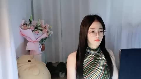 Snapshot of happyflower802318 chatting on 04/23/26, 03:03 Daisy online show from 04/23/26, 03:03