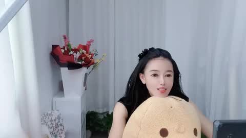 Snapshot of happyflower802318 chatting on 05/18/26, 04:07 Daisy online show from 05/18/26, 04:07