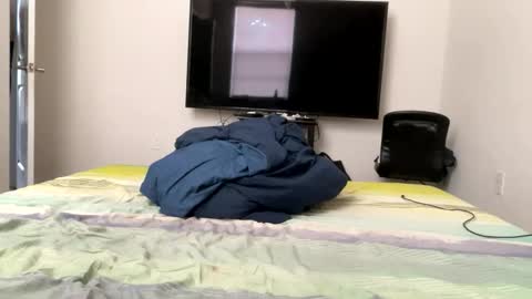 happyhipppp online show from 04/24/26, 06:21