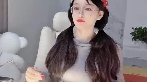 Daisy online show from 02/19/25, 03:39