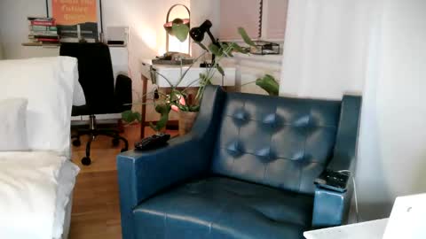 Chris online show from 10/15/25, 07:36