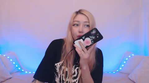 Snapshot of hardcore_x chatting on 09/16/25, 10:55 Emily online show from 09/16/25, 10:55