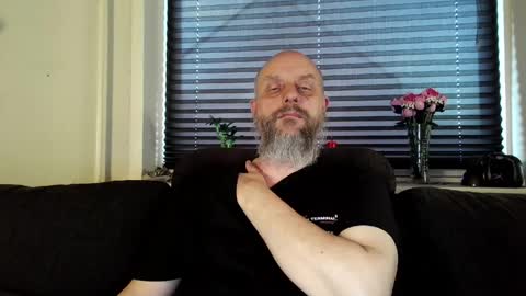 MrLazy online show from 04/16/26, 05:47