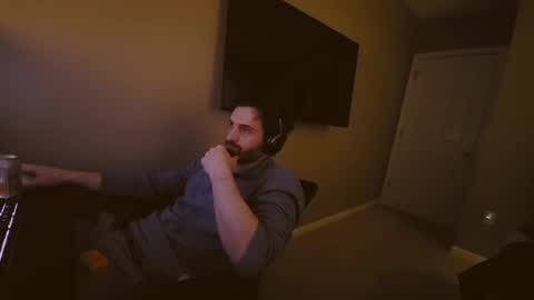 Snapshot of hardswtch chatting on 12/25/24, 12:37 Tom online show from 12/25/24, 12:37