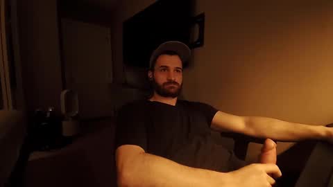 Snapshot of hardswtch chatting on 09/10/25, 07:41 Tom online show from 09/10/25, 07:41